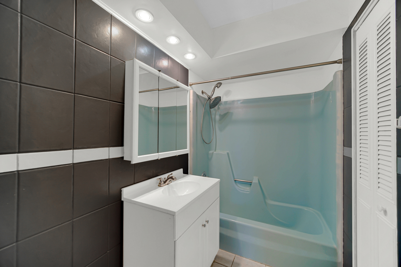 511 Timber Ridge Drive, Unit 202 Carol Stream, IL 60188 - Photo 11 of 19