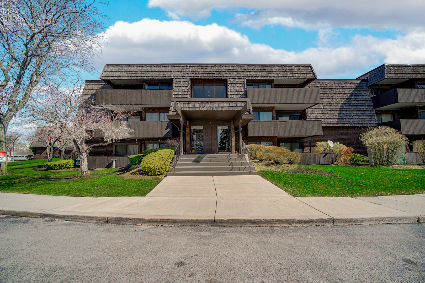 511 Timber Ridge Drive, Unit 202 Carol Stream, IL 60188 - Photo 2 of 19