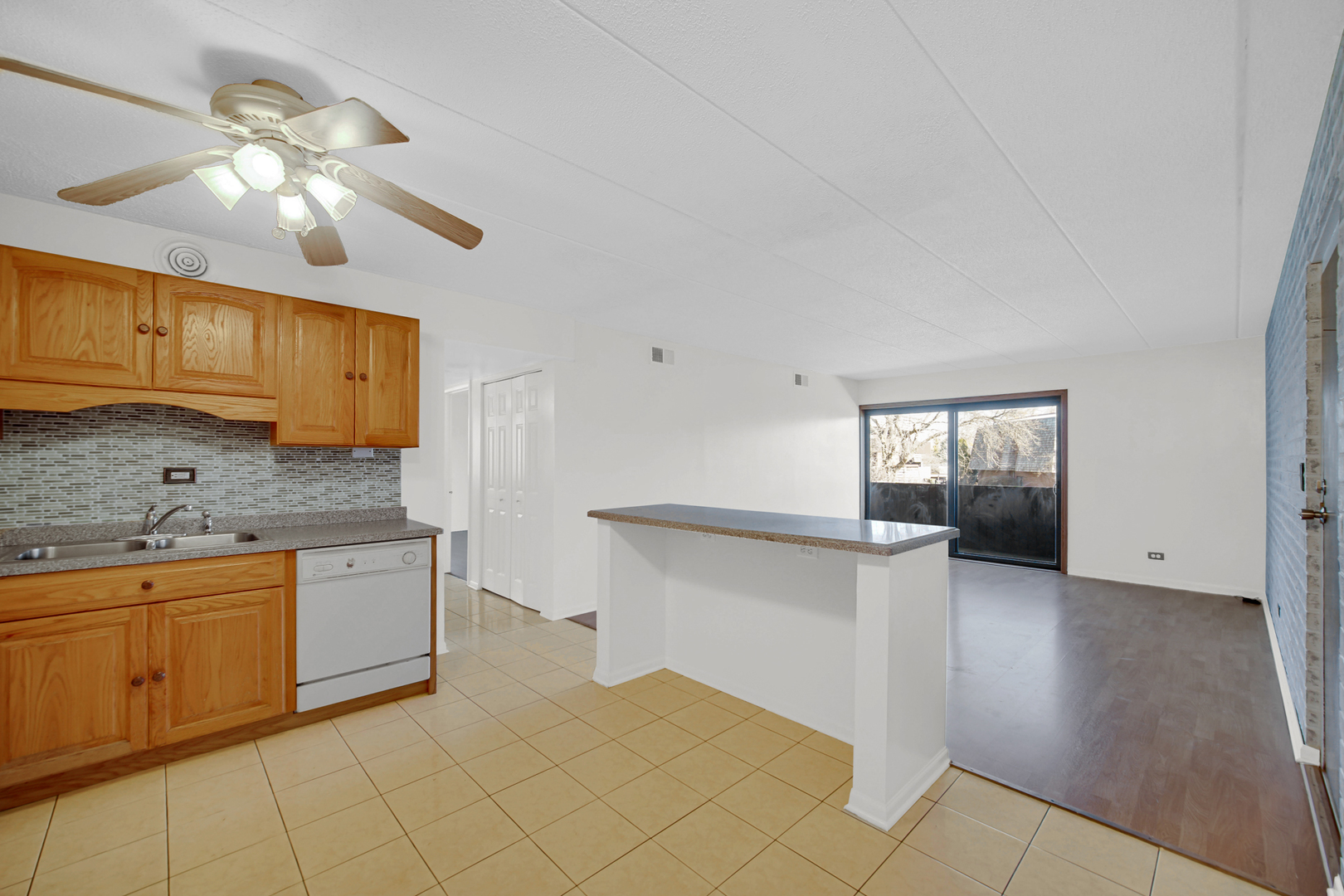 511 Timber Ridge Drive, Unit 202 Carol Stream, IL 60188 - Photo 7 of 19