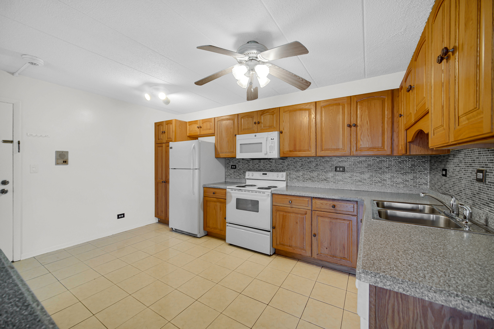 511 Timber Ridge Drive, Unit 202 Carol Stream, IL 60188 - Photo 9 of 19