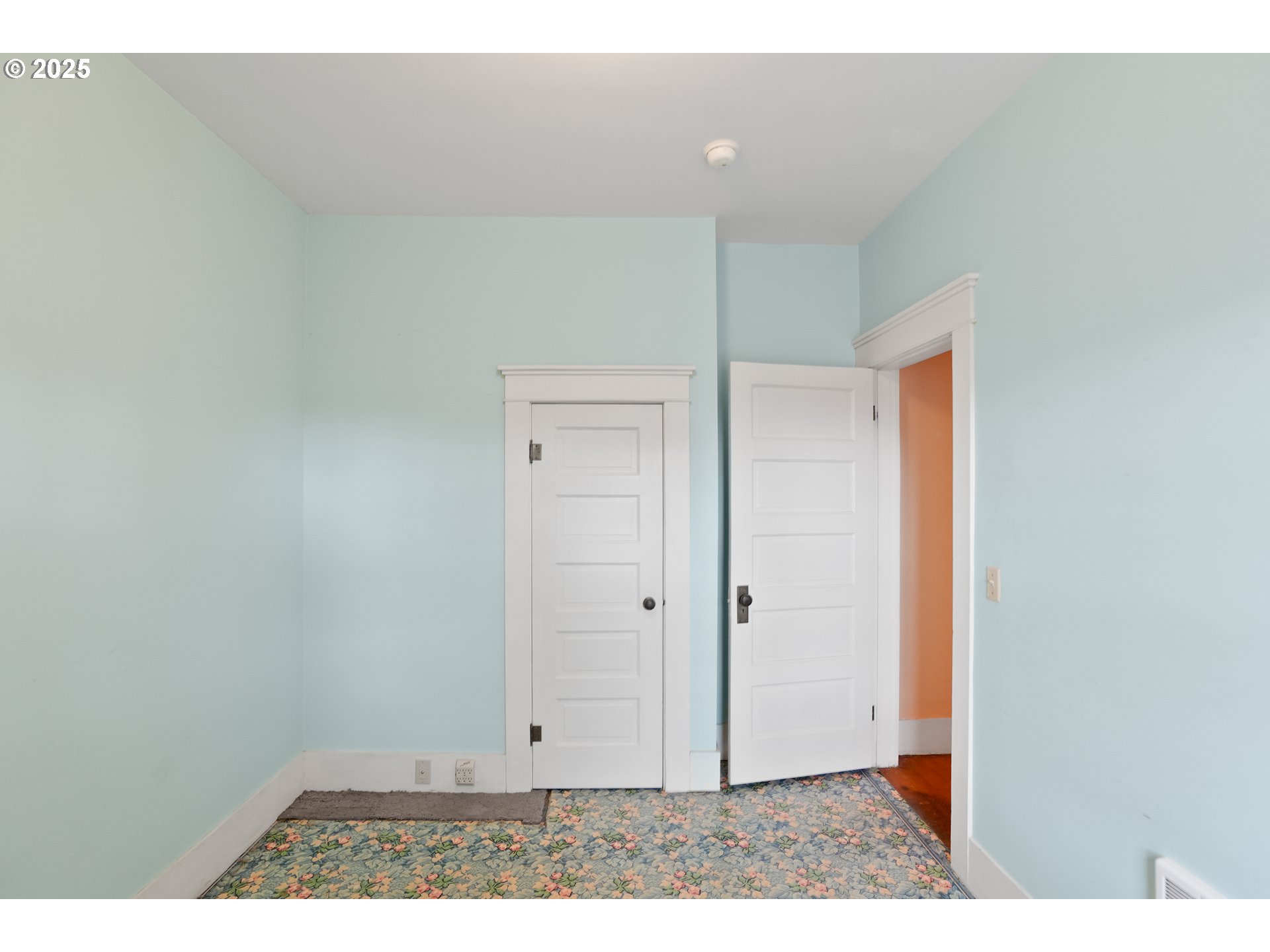 619 B Street Silverton, OR 97381 - Photo 14 of 42 a view of an empty room