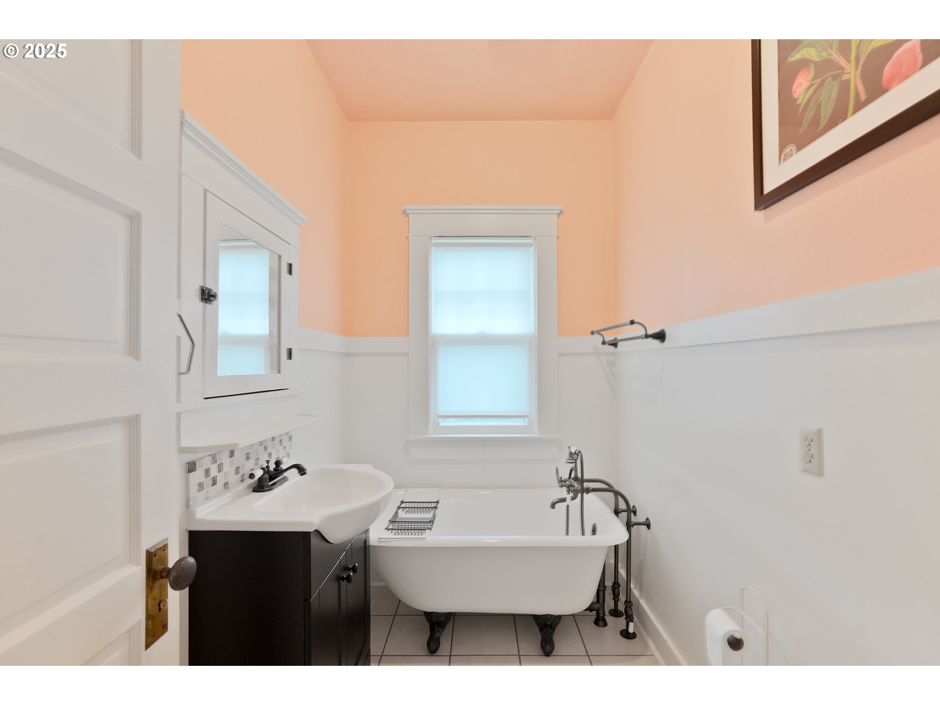 619 B Street Silverton, OR 97381 - Photo 15 of 42 a bathroom with a sink and a mirror
