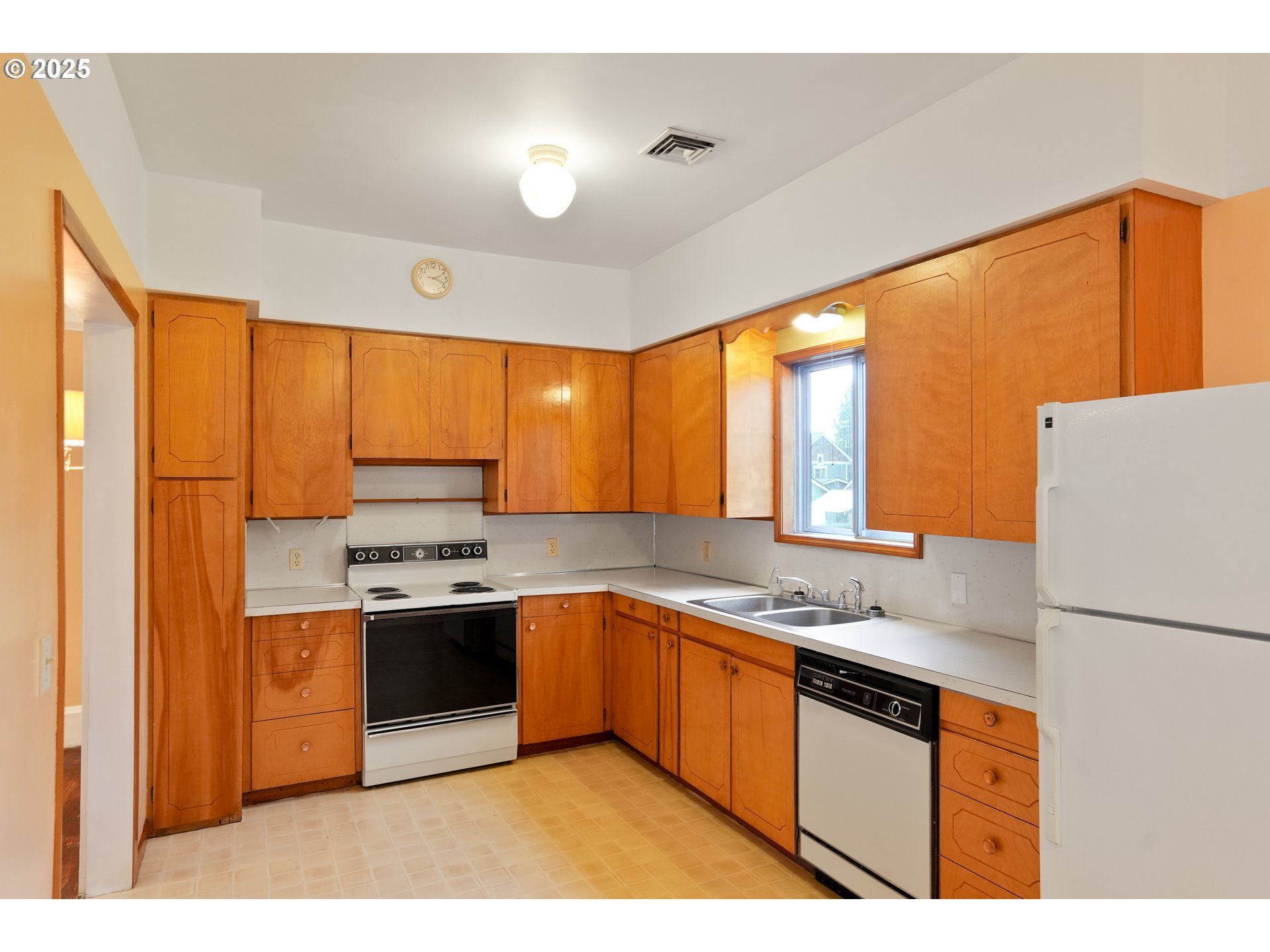 619 B Street Silverton, OR 97381 - Photo 19 of 42 a kitchen with stainless steel appliances granite countertop a sink a stove and refrigerator