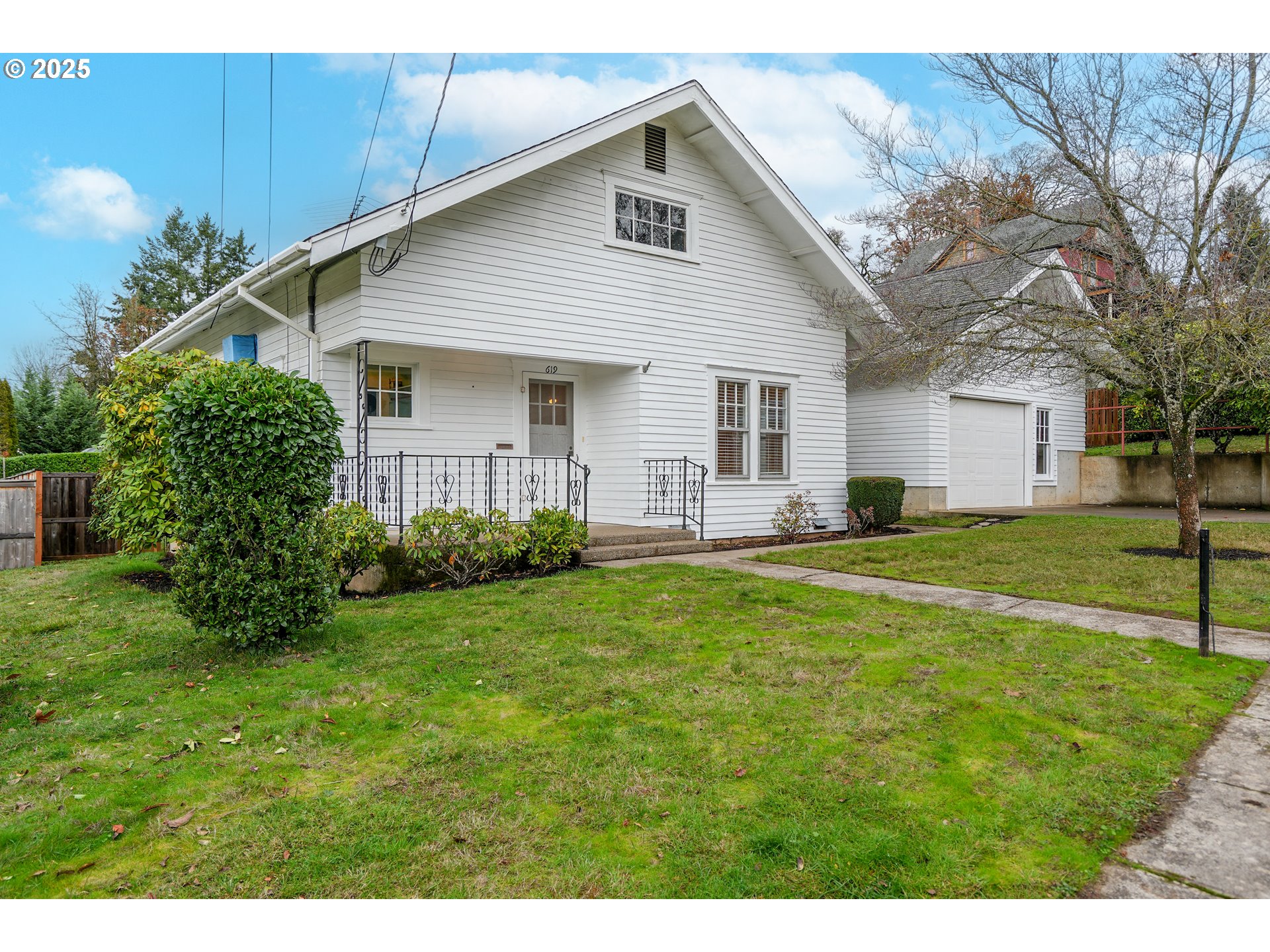 619 B Street Silverton, OR 97381 - Photo 2 of 42 a front view of house with yard and green space