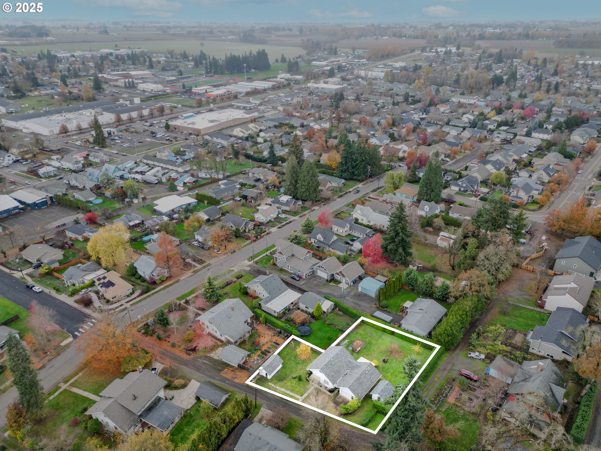 619 B Street Silverton, OR 97381 - Photo 39 of 42 an aerial view of multiple house