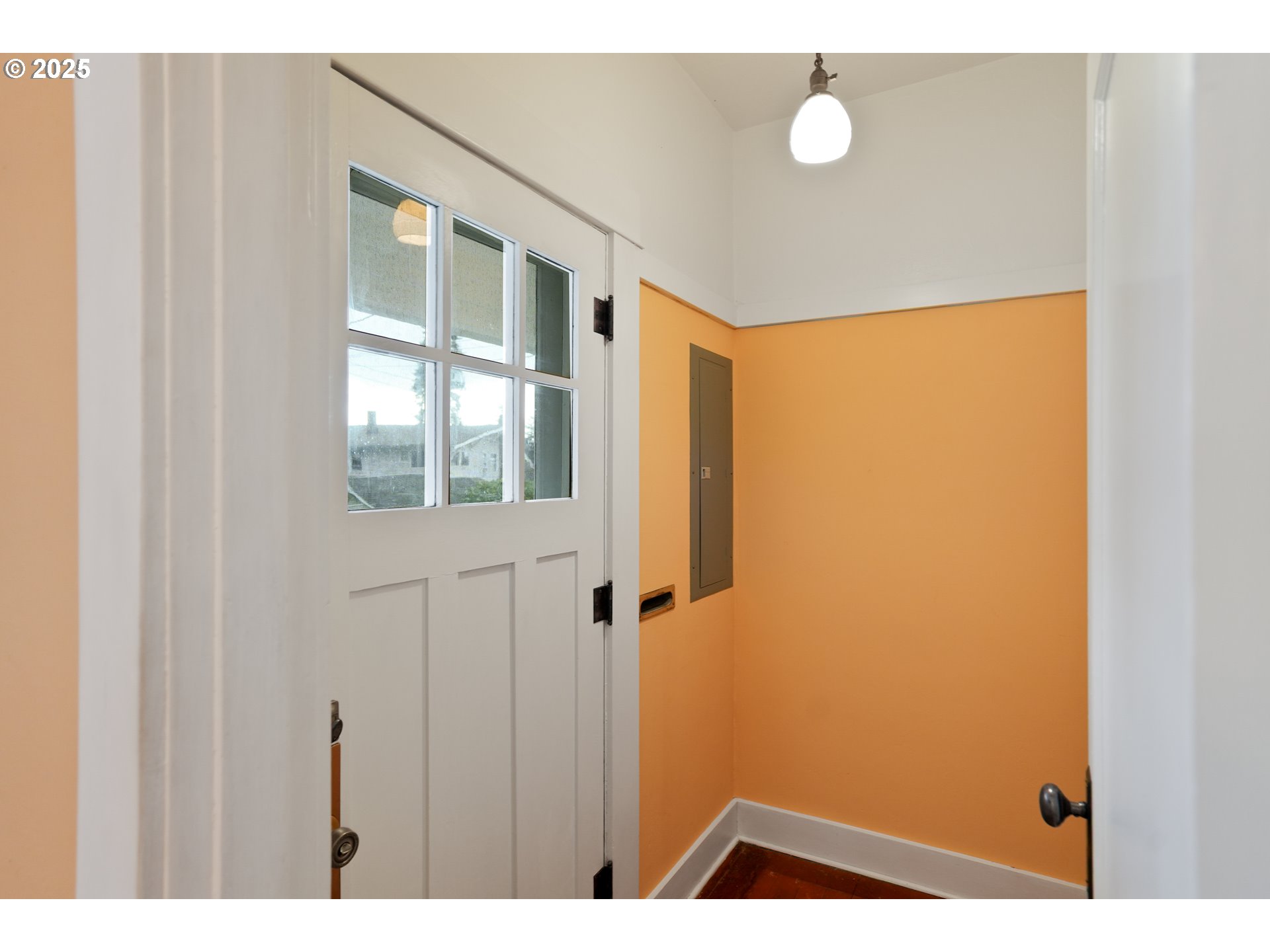 619 B Street Silverton, OR 97381 - Photo 9 of 42