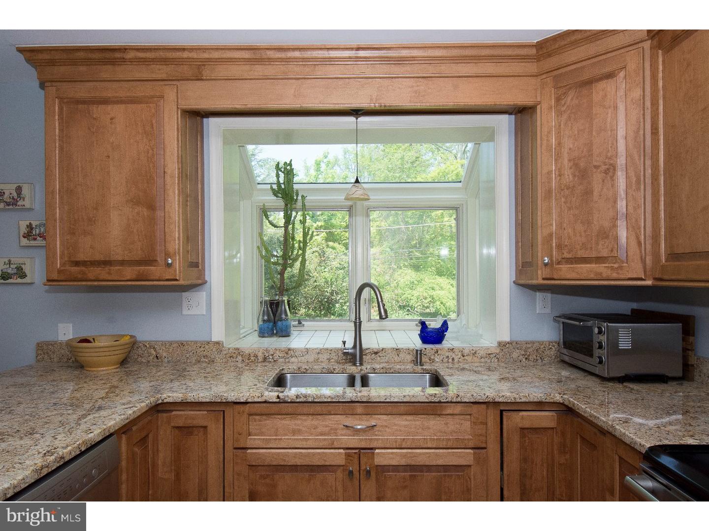 340 Chamounix Road Wayne, PA 19087 - Photo 8 of 25 Kitchen