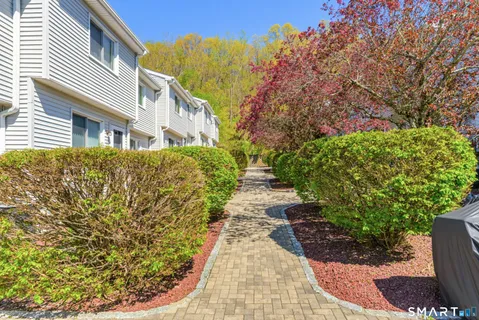 $289,000 | 273 Derby Avenue, Unit 904, Derby, CT 06418