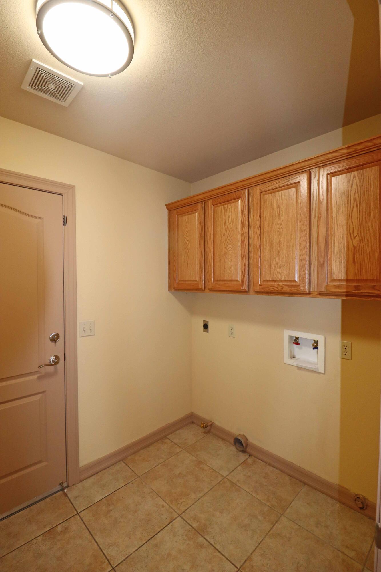 7201 Demesne Road Joshua Tree, CA 92252 - Photo 23 of 27 a view of a room with wooden floor and windows