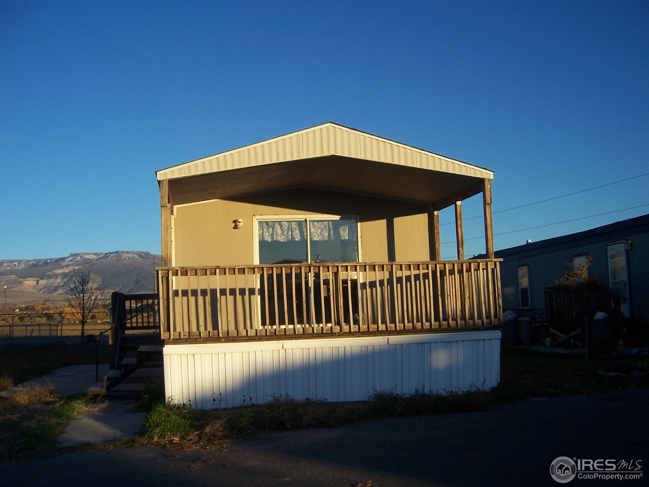 a view of a roof deck with a backyard
