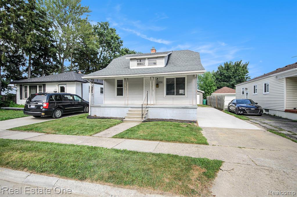 24924 Tuscany Avenue Eastpointe, MI 48021 - Photo 2 of 17