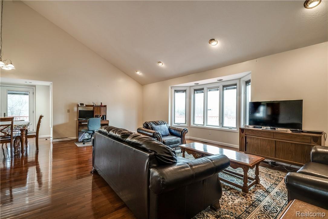 11405 Whitaker Road Fenton, MI 48430 - Photo 8 of 18 11405 whitaker a.jpg