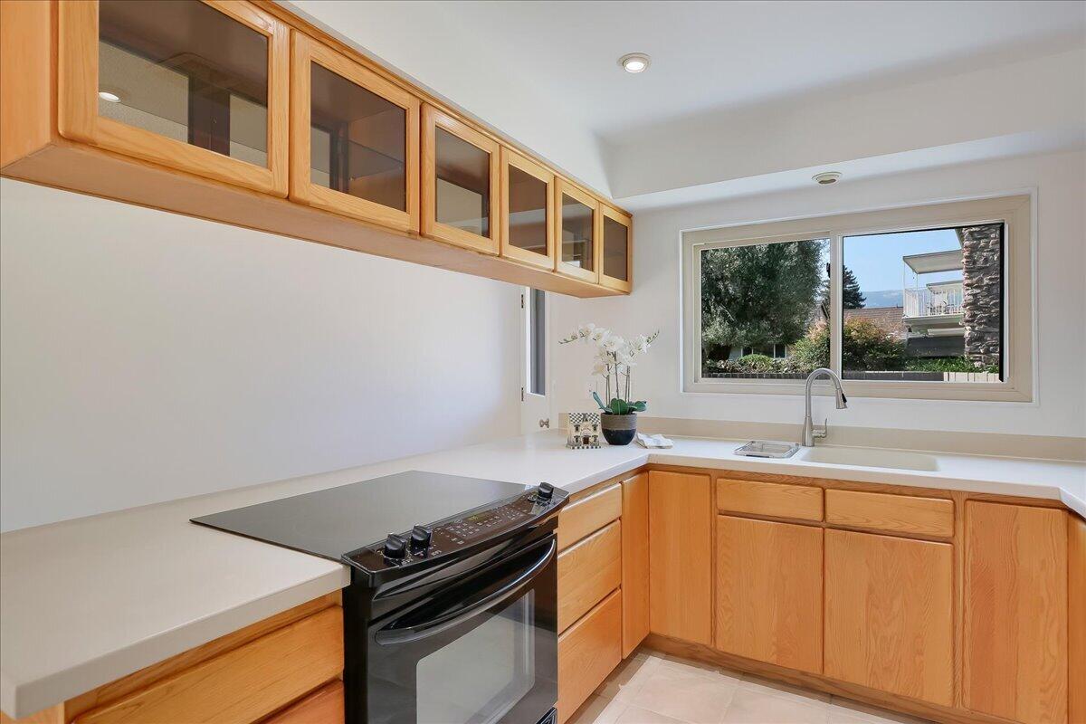 5726 Encina Road, Unit 1 Goleta, CA 93117 - Photo 3 of 36 Kitchen