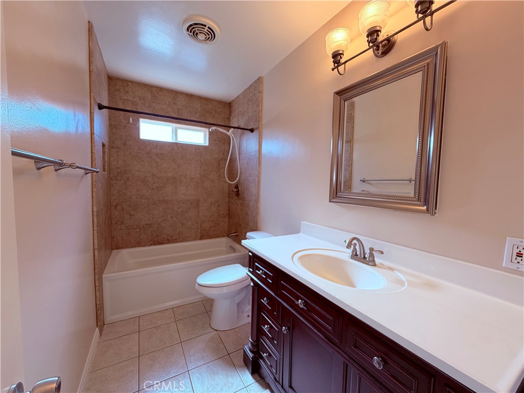 14820 Ragan Drive La Mirada, CA 90638 - Photo 15 of 27 Shared bathroom