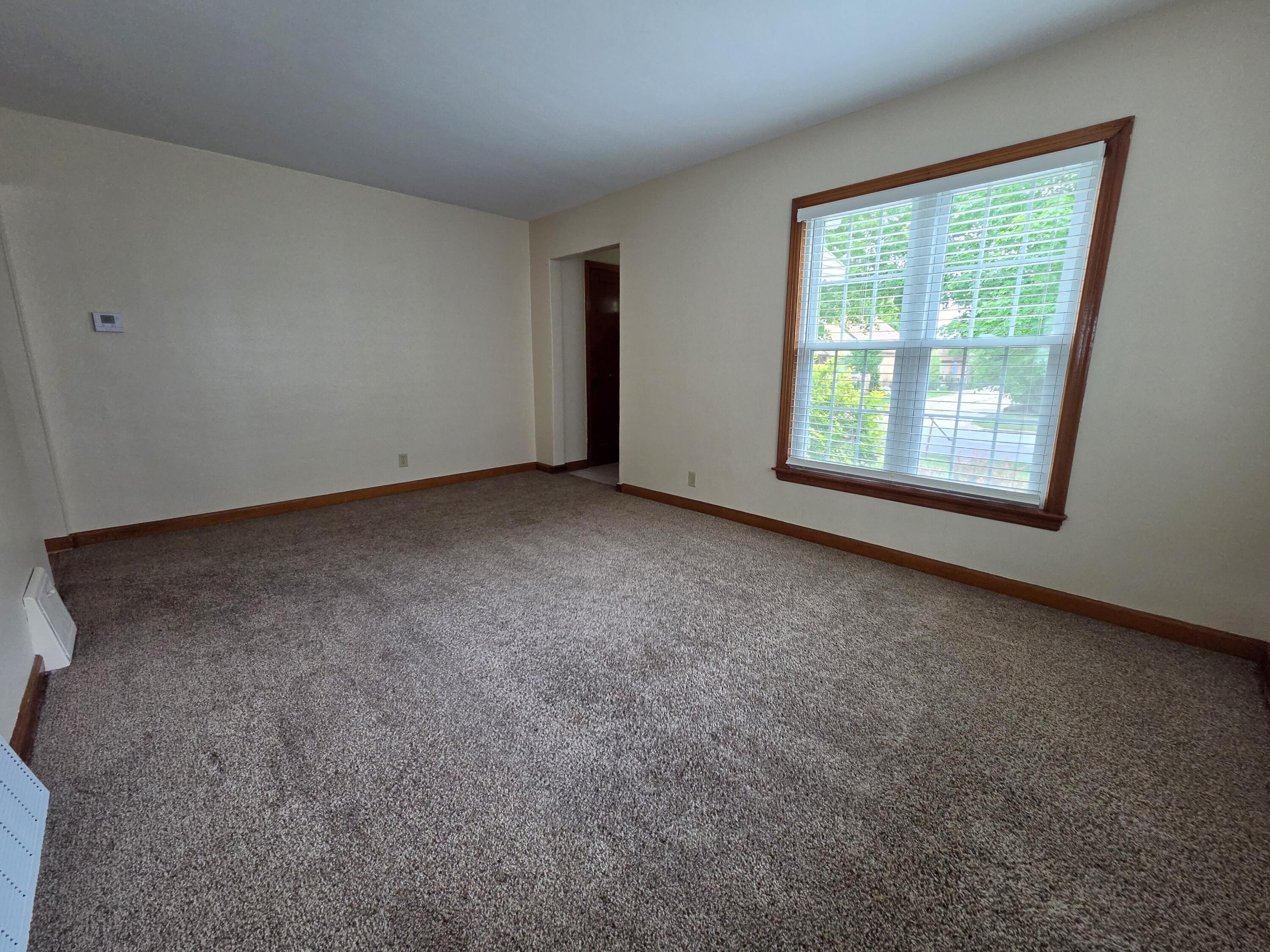 3265 South Burrell Street Milwaukee, WI 53207 - Photo 27 of 39 Living Room