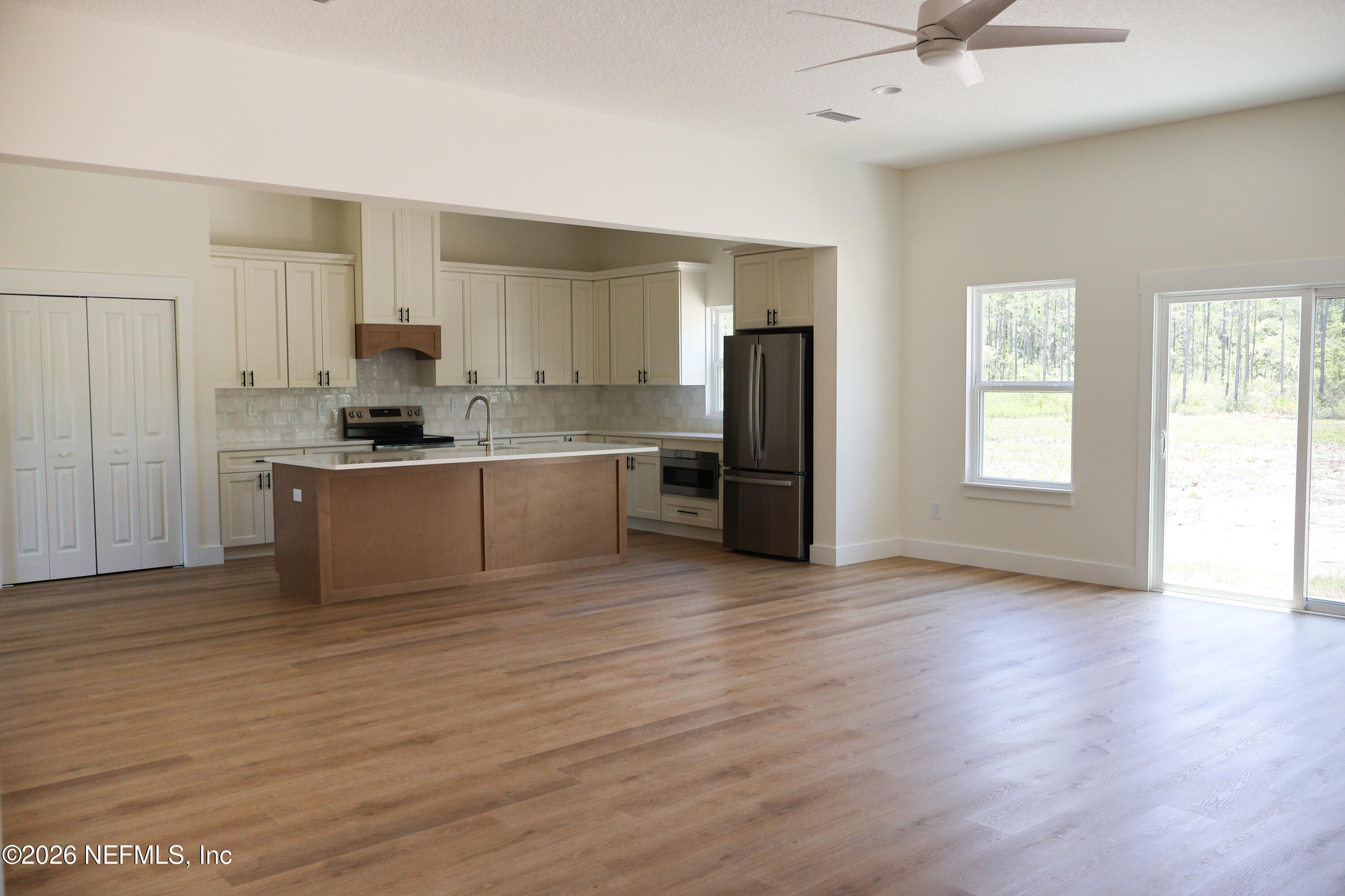 261121 Rowe Road Hilliard, FL 32046 - Photo 6 of 33 a view of kitchen with stainless steel appliances granite countertop a stove and a refrigerator