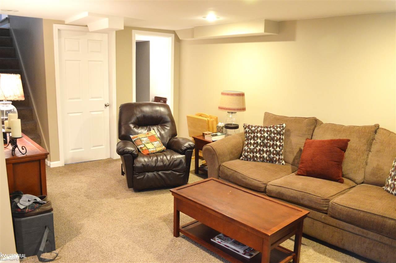 2310 Franklin Road Berkley, MI 48072 - Photo 15 of 27 Living space with a bathroom