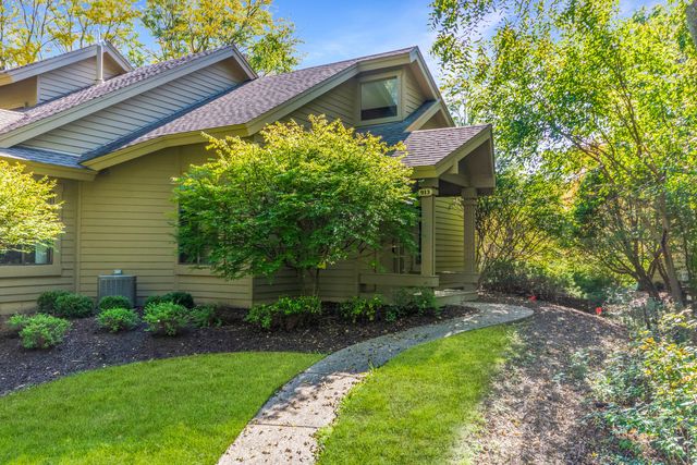 913 Duck Pond Road, Fontana, WI 53125