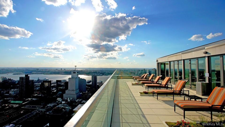 322 West 57th Street, Unit 33U Manhattan, NY 10019 - Photo 16 of 18