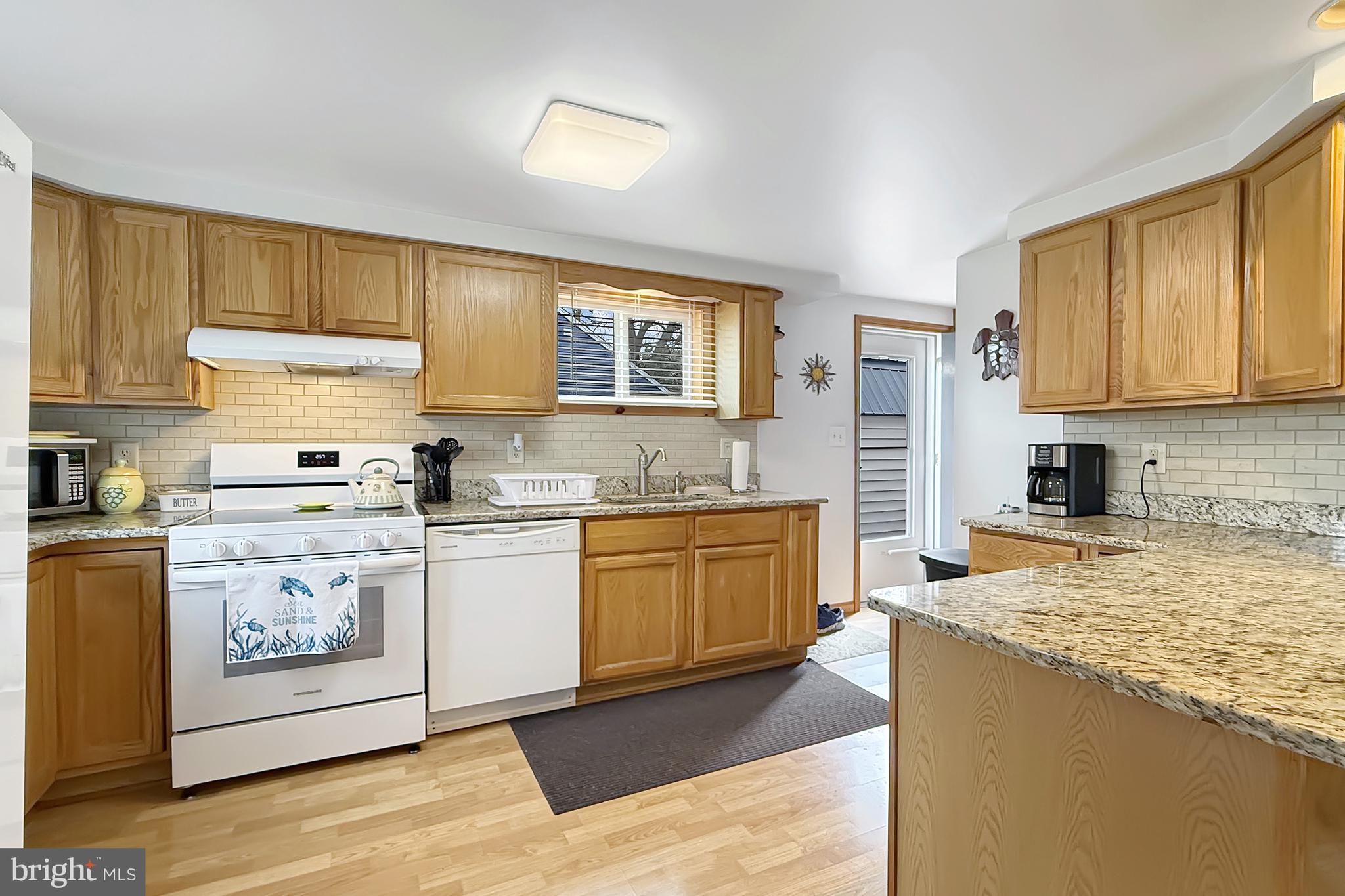 414 Conwell Street Milton, DE 19968 - Photo 14 of 22 Kitchen w/ Granite Counters