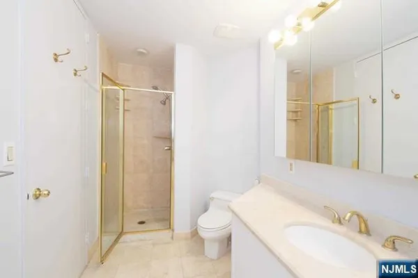 $5,000 | 100 Carlyle Drive, Unit 11JN, Cliffside Park, NJ 07010