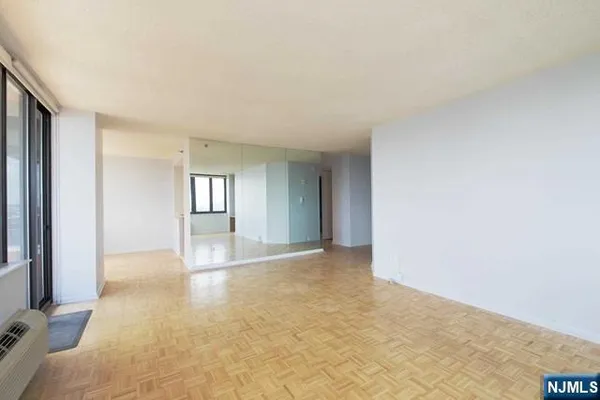 $5,000 | 100 Carlyle Drive, Unit 11JN, Cliffside Park, NJ 07010