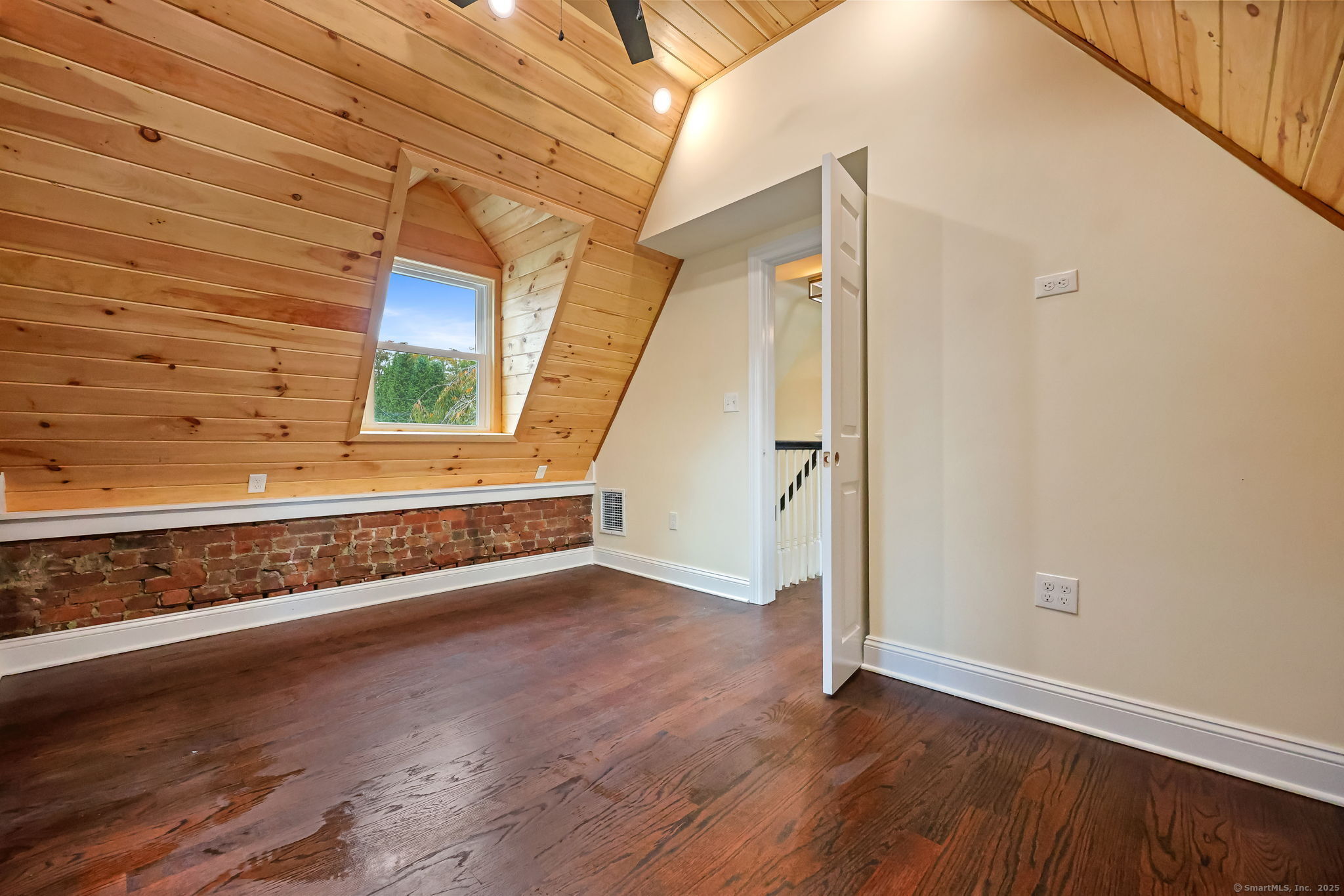 516 Valley Road Stratford, CT 06615 - Photo 25 of 40 Den/3rd BR