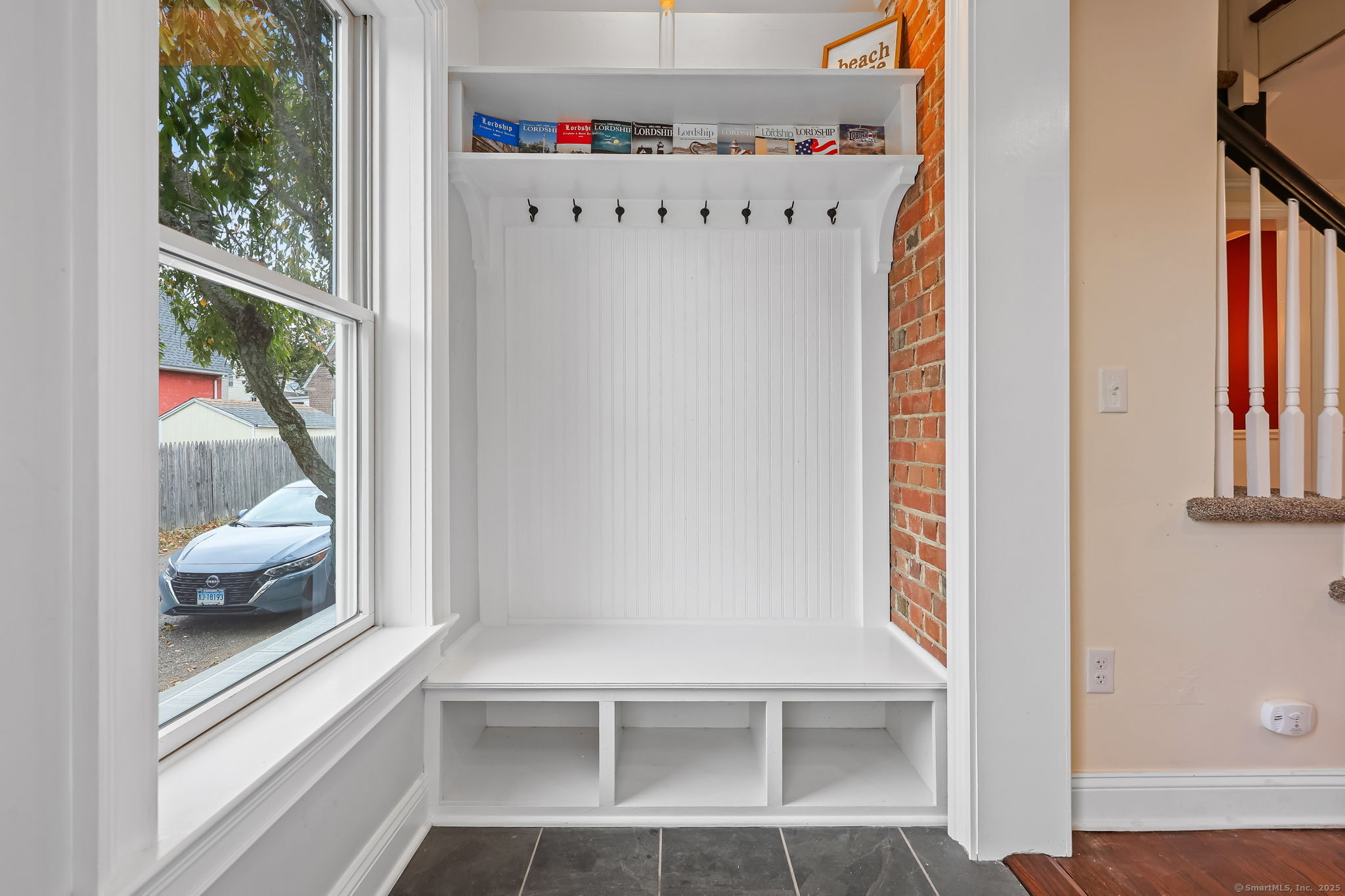 516 Valley Road Stratford, CT 06615 - Photo 3 of 40 Entry with built-ins