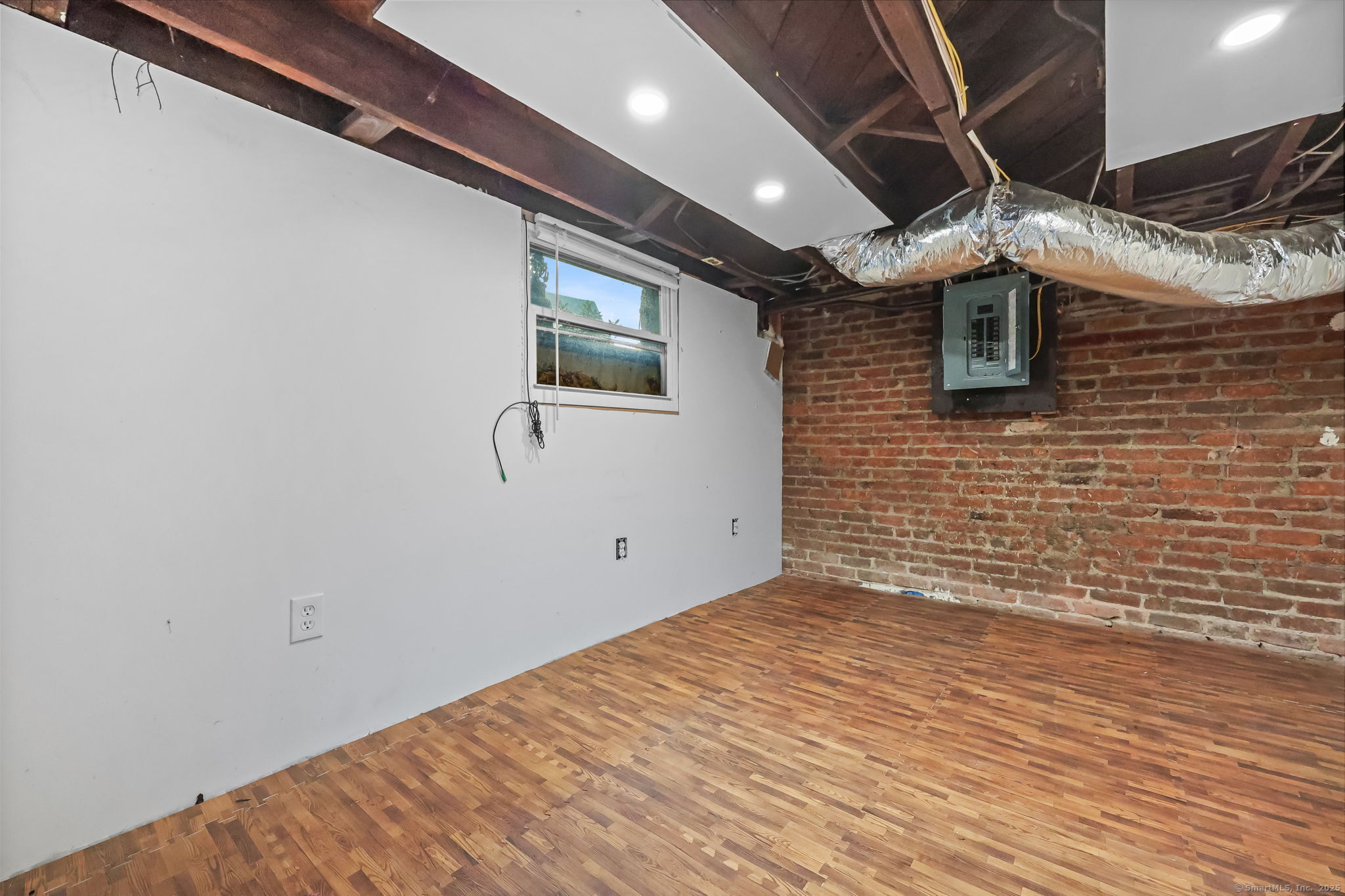 516 Valley Road Stratford, CT 06615 - Photo 30 of 40 Lower level Play room