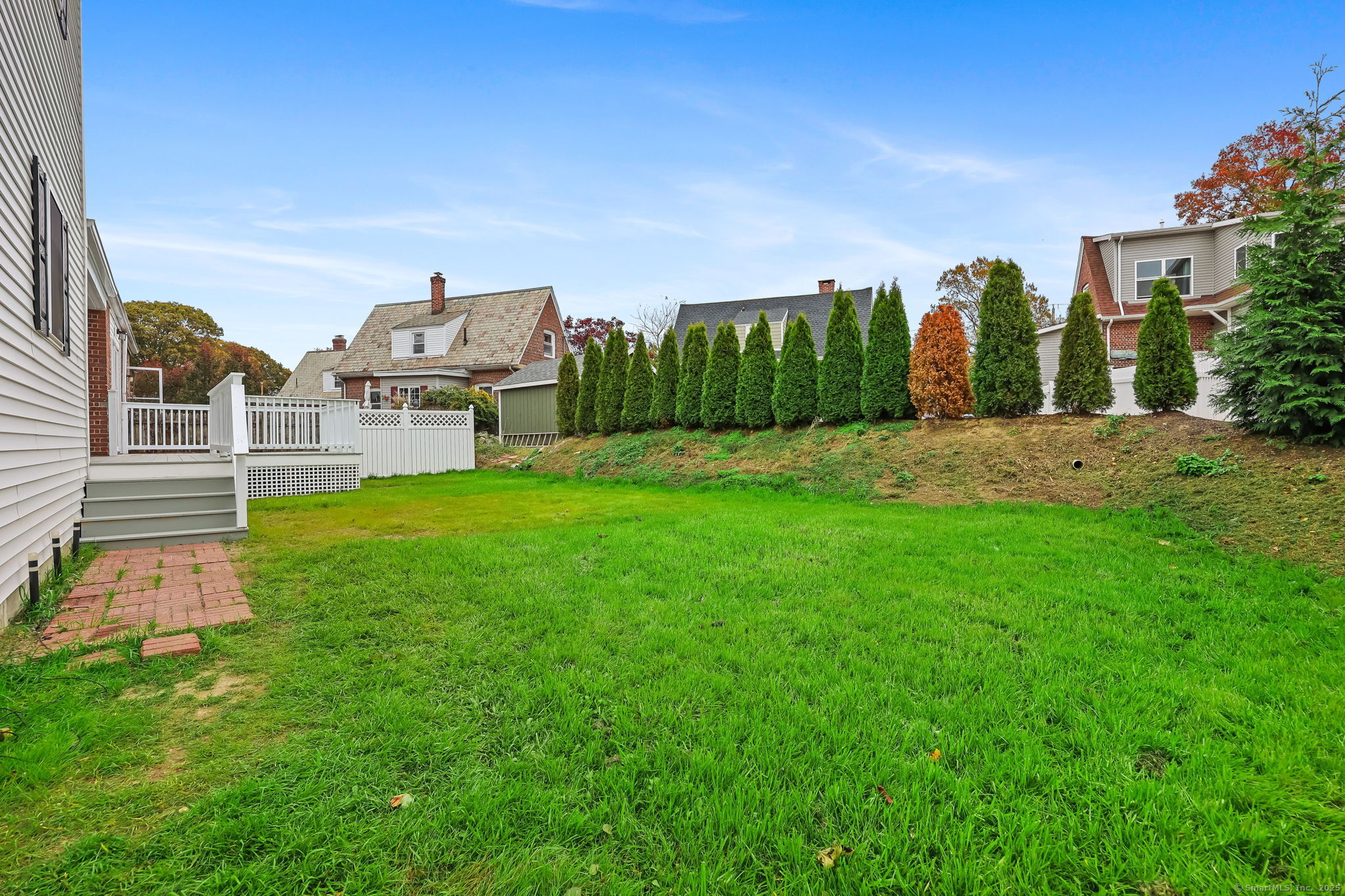 516 Valley Road Stratford, CT 06615 - Photo 35 of 40 Yard View