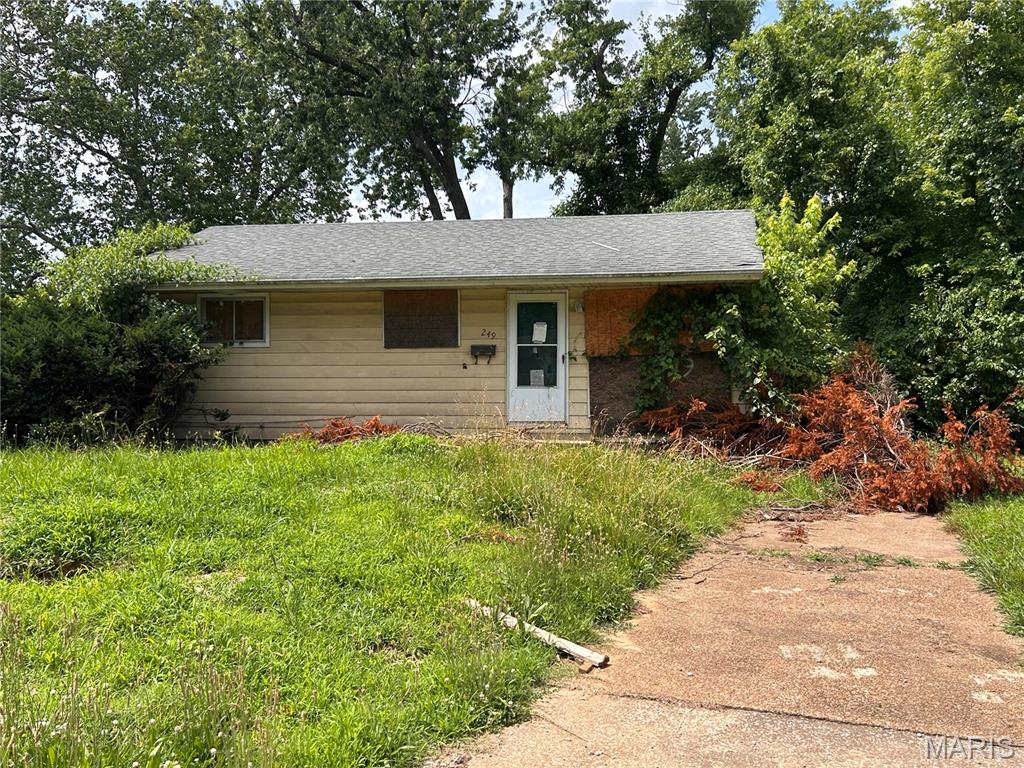 249 Grampian Road St. Louis, MO 63137 - Photo 1 of 3