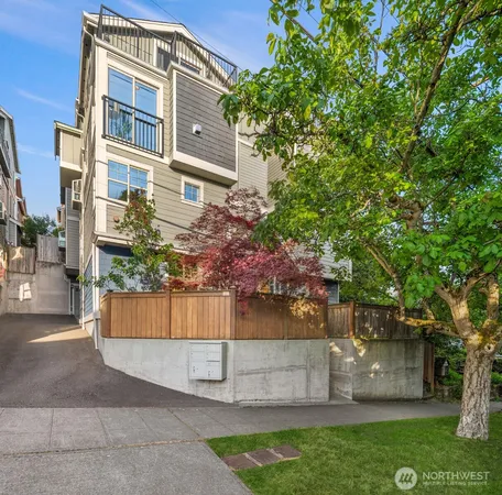 $999,000 | 3670 Dayton Avenue North, Unit B, Seattle, WA 98103
