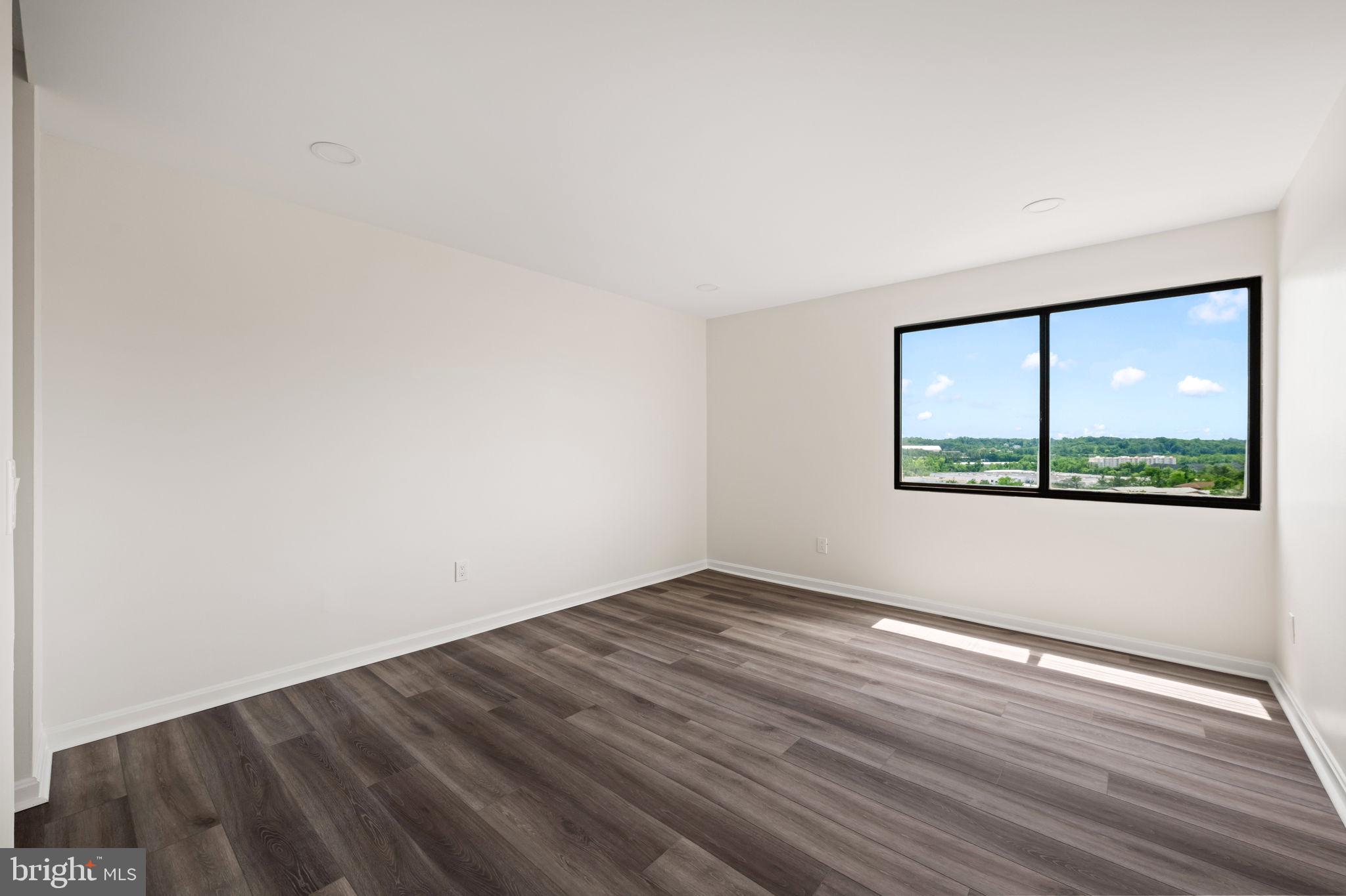 6101 Edsall Road, Unit 1212 Alexandria, VA 22304 - Photo 25 of 50 Secondary bedroom with private access to full bath