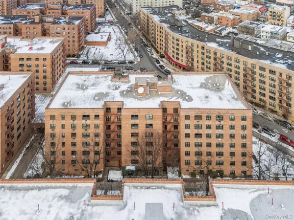$389,000 | 99-35 59th Avenue, Unit 6C | South Corona