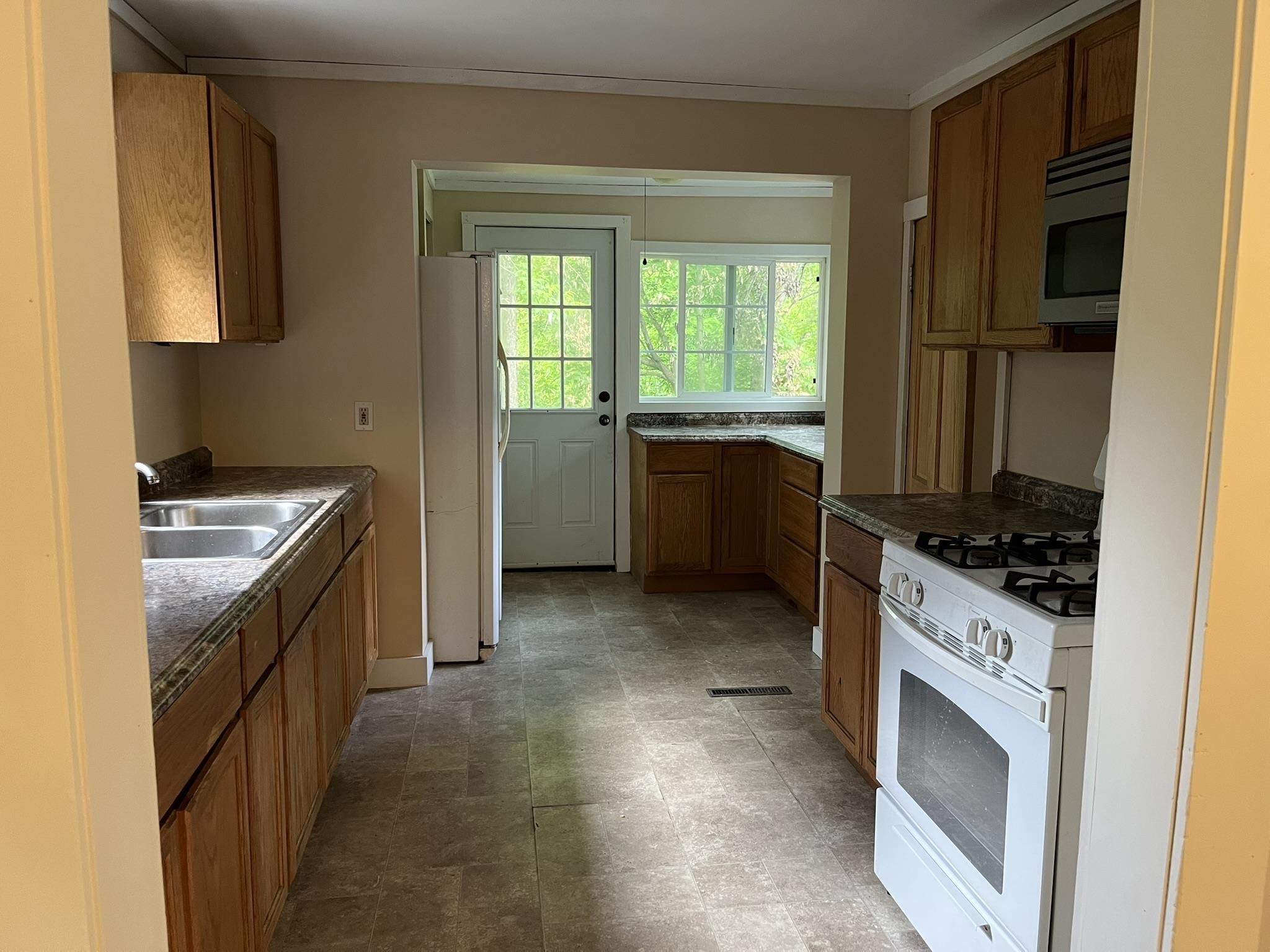 498 Clyde Street Newport, VT 05855 - Photo 22 of 38