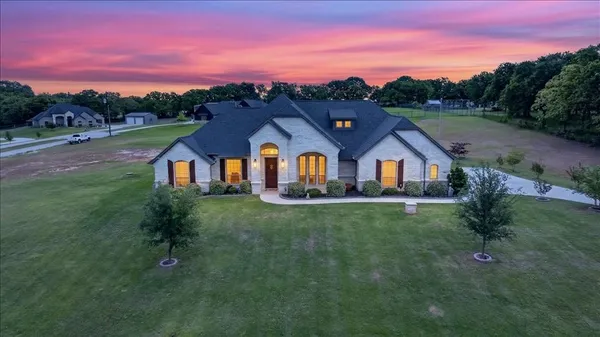 $670,000 | 455 Christian Way, Azle, TX 76020
