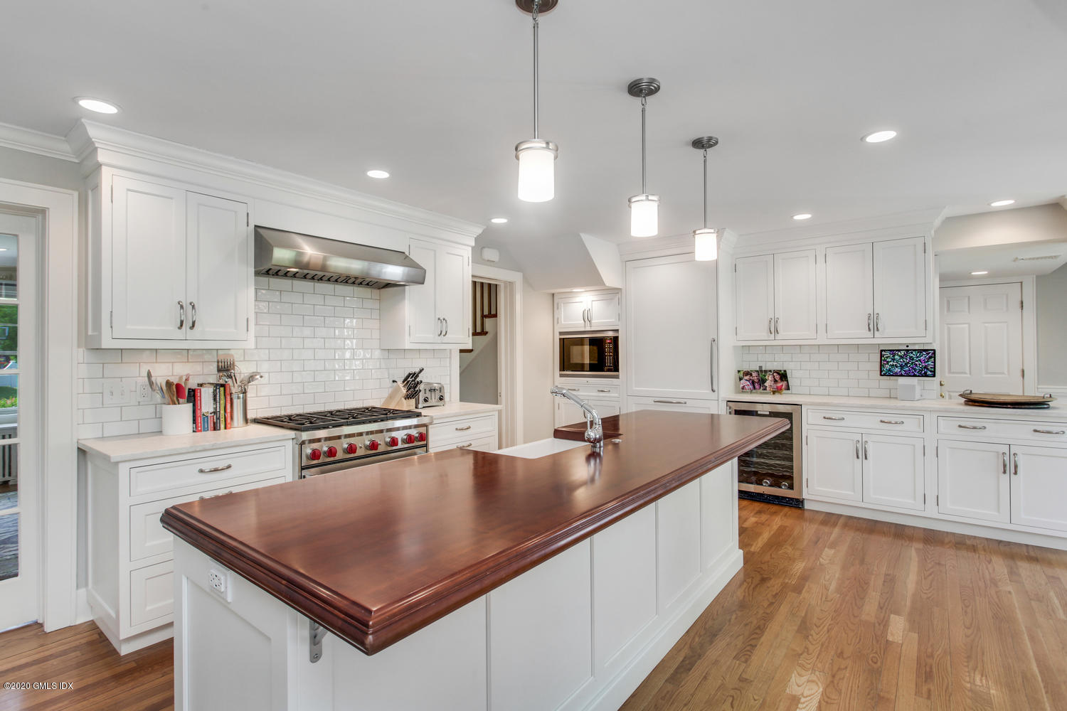9 Armstrong Lane Riverside, CT 06878 - Photo 6 of 32 9 Armstrong Ln Greenwich CT-large-011-02