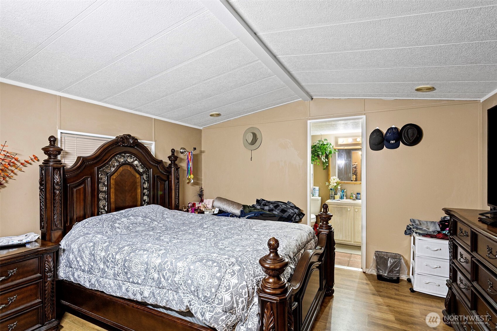 375 Union Avenue Southeast, Unit 46 Renton, WA 98059 - Photo 10 of 17 a living room with a bed and furniture