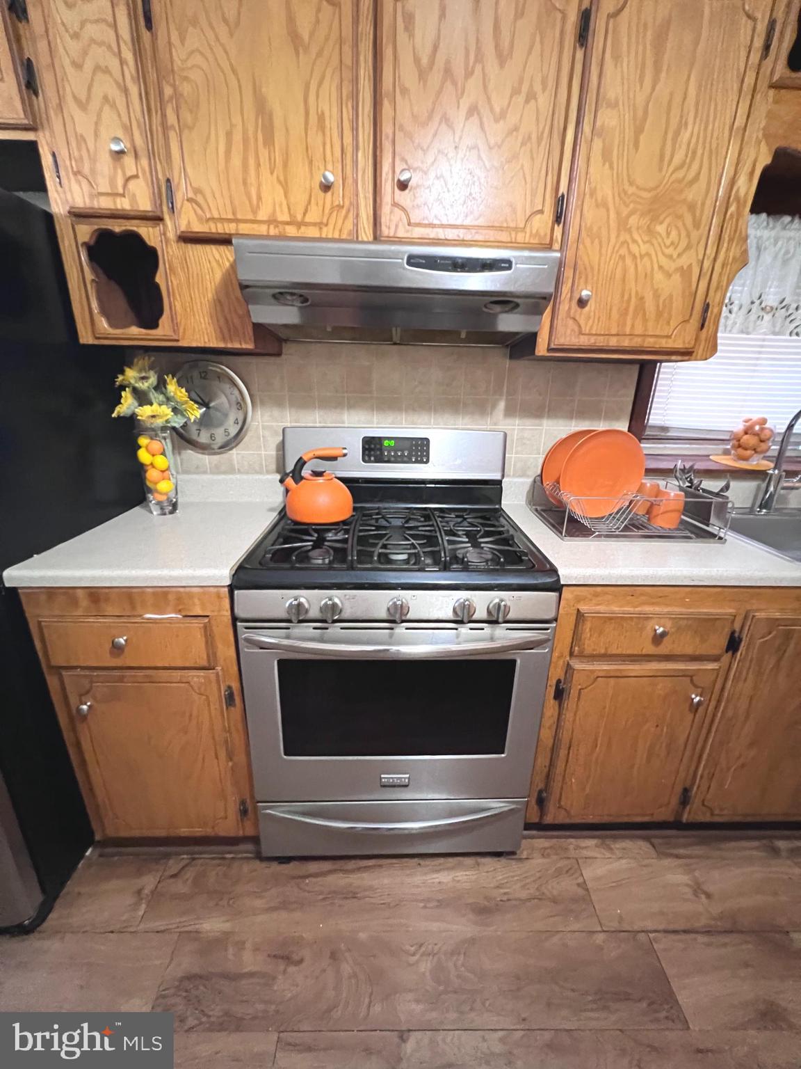 106 R Street Northeast Washington, DC 20002 - Photo 17 of 34 Stove