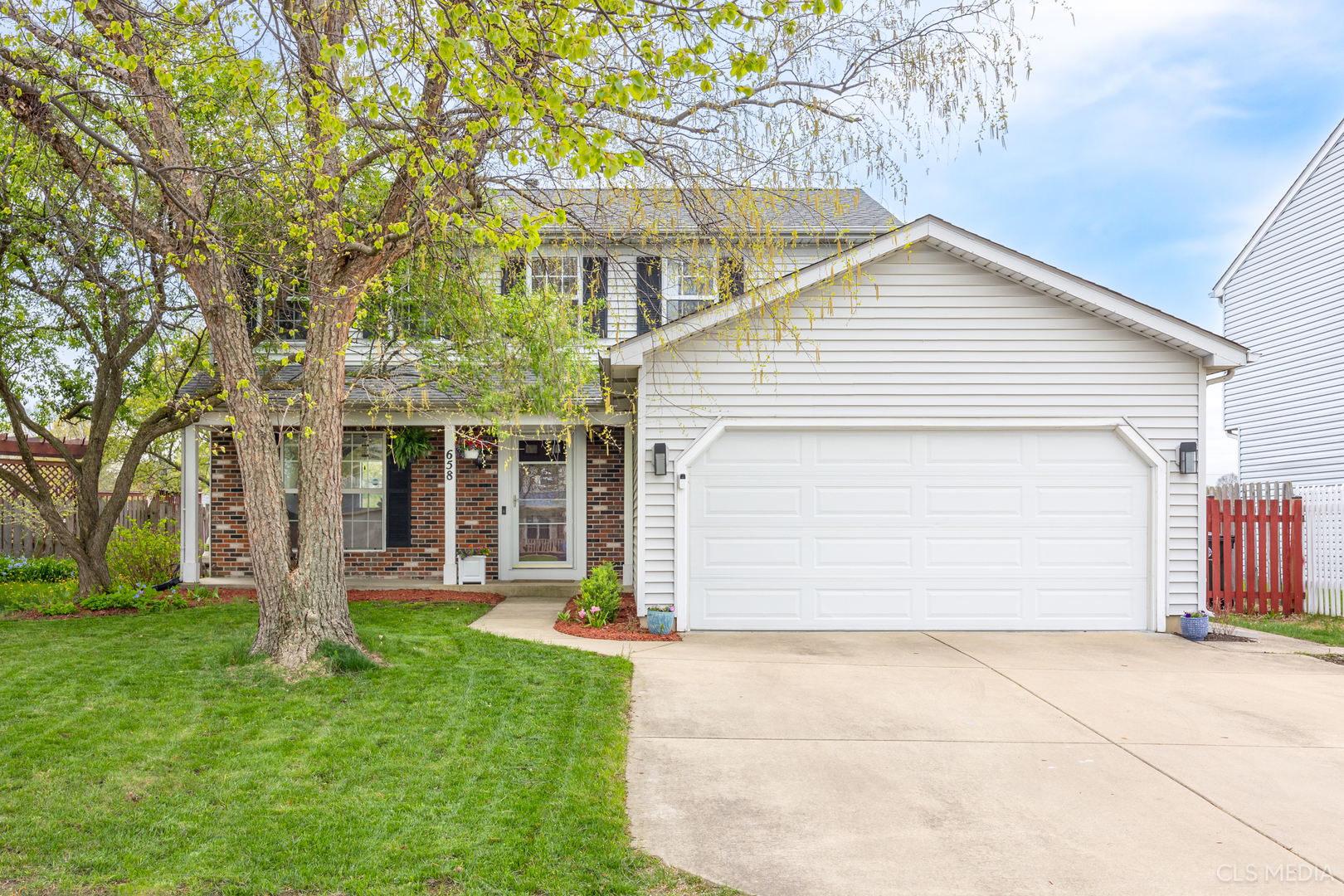 658 Cutter Lane Elk Grove Village, IL 60007 - Photo 1 of 33 a front view of house with yard