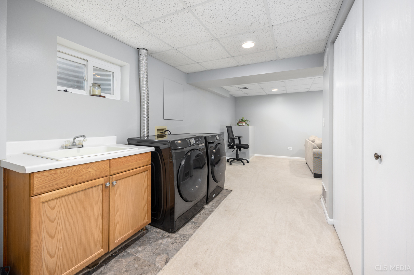 658 Cutter Lane Elk Grove Village, IL 60007 - Photo 23 of 33 a view of a storage & utility room with countertop washer and dryer