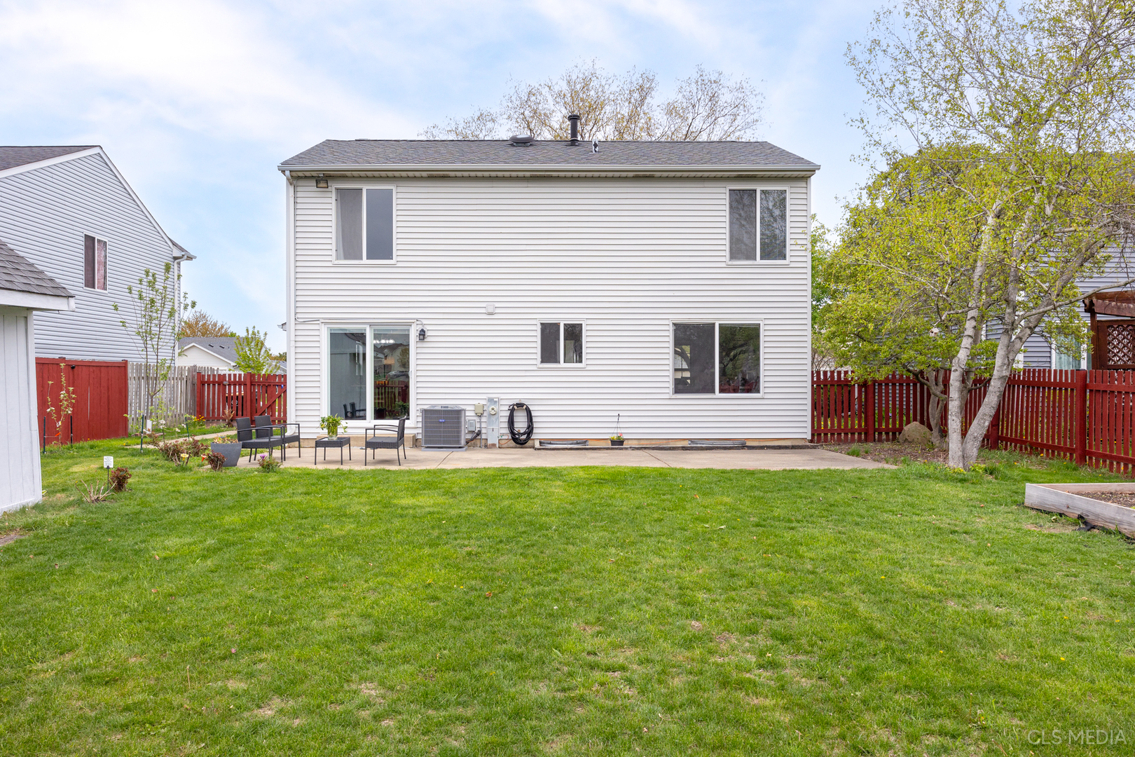 658 Cutter Lane Elk Grove Village, IL 60007 - Photo 26 of 33 a view of a house with backyard and sitting area