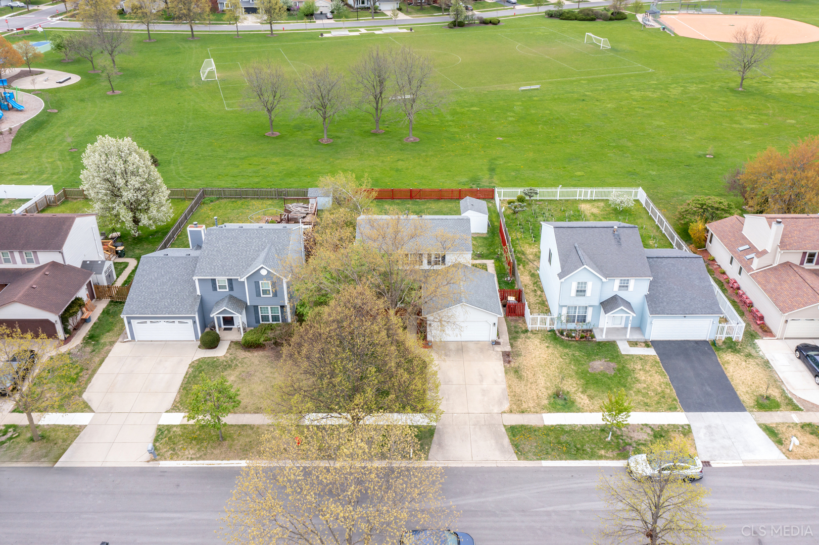 658 Cutter Lane Elk Grove Village, IL 60007 - Photo 28 of 33 an aerial view of a house with a ocean view