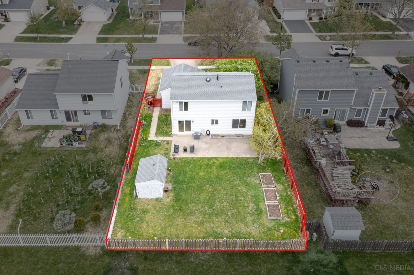 658 Cutter Lane Elk Grove Village, IL 60007 - Photo 31 of 33 an aerial view of residential houses with outdoor space