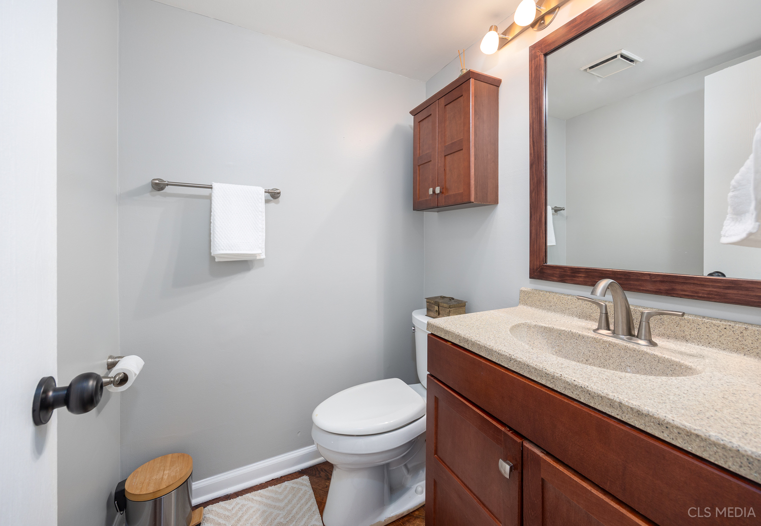 658 Cutter Lane Elk Grove Village, IL 60007 - Photo 9 of 33 a bathroom with a sink a toilet and mirror