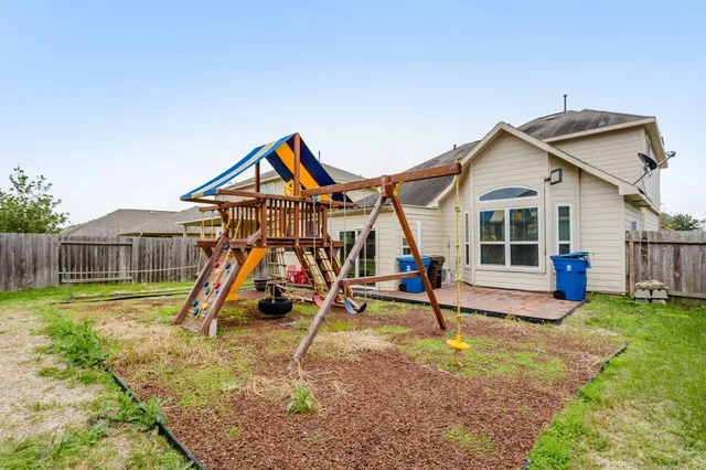 a house view with a entertaining space