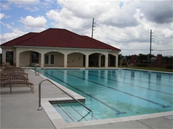 a view of a yard in front of the house