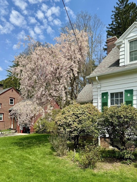 68 Blue Hills Road Amherst, MA 01002 - Photo 2 of 40 Gallery Image 2