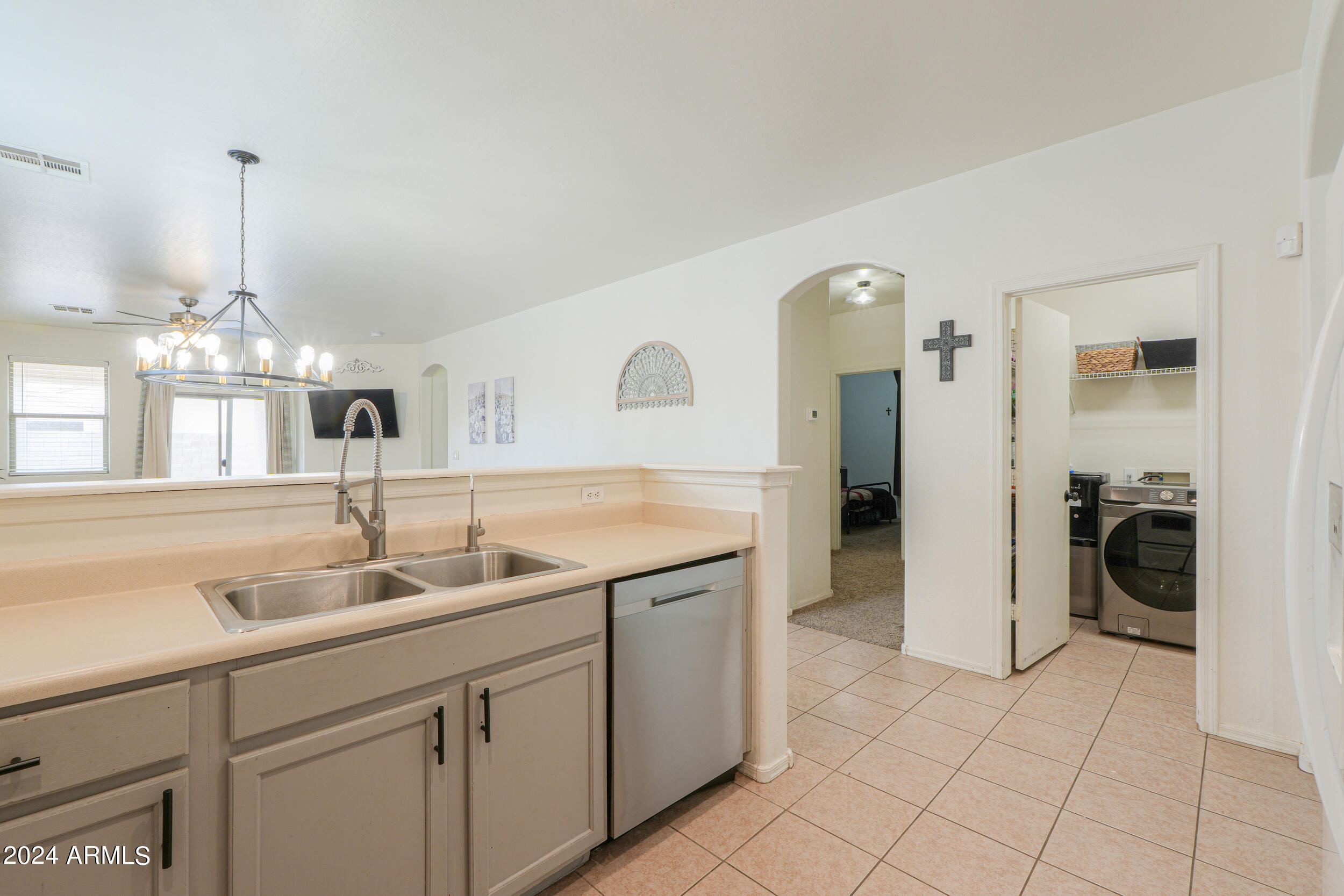 44236 Roth Road Maricopa, AZ 85138 - Photo 10 of 45 a spacious bathroom with a sink and a mirror