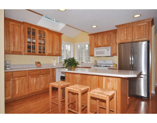 44 Little Pond Road Northborough, MA 01532 - Photo 6 of 21 Gallery Image 6